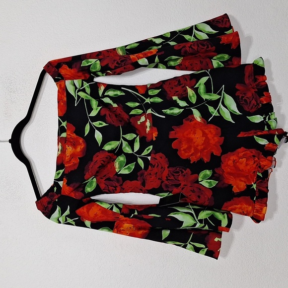 Bebe NEW Red Black Romantic Bohemian Off Shoulder Floral Print Romper Size 0 - Picture 1 of 13